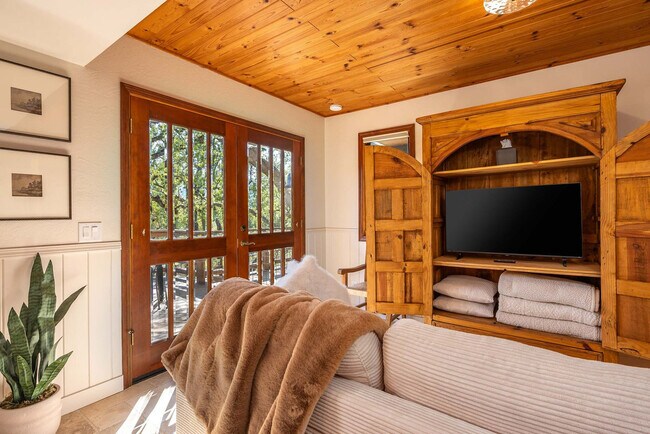 Building Photo - 43620 Washburn Dr