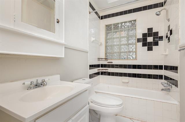 Building Photo - 2112 McMillan Ave