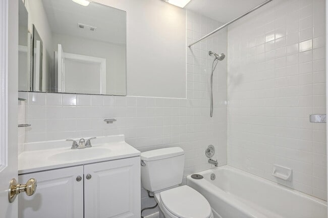 Building Photo - 3525 Williamsburg Ln NW