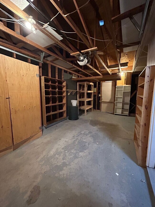 Building Photo - Stunning 4 BR/2 BA Morrison Home!!