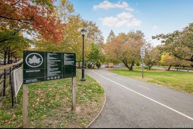 Building Photo - 2166 Bronx Pk E