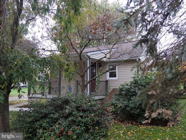 Building Photo - 668 Broad St