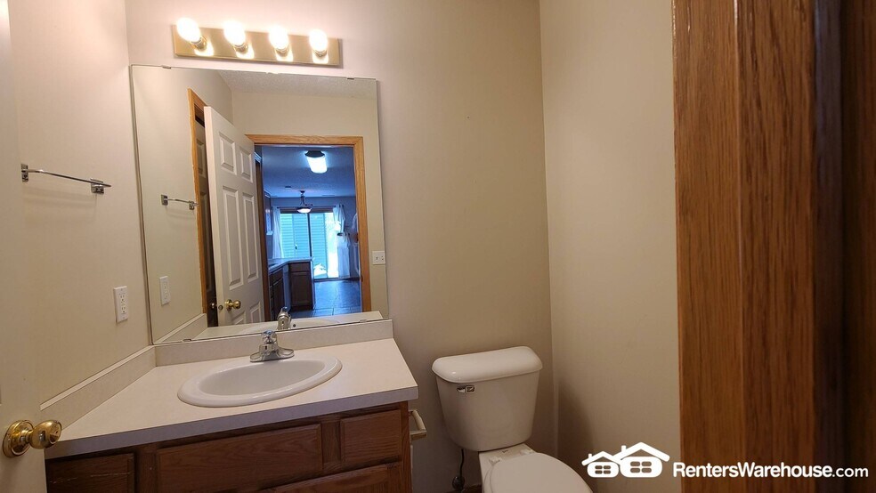 Building Photo - 637 Meadow Ln