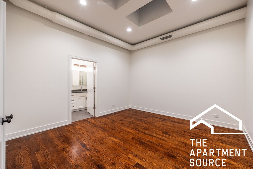 Building Photo - 2500 W Chicago Ave