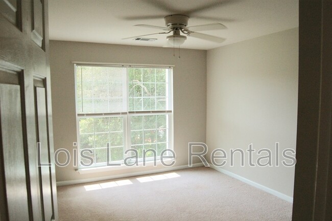 Building Photo - 700 Daniel Ellis Dr