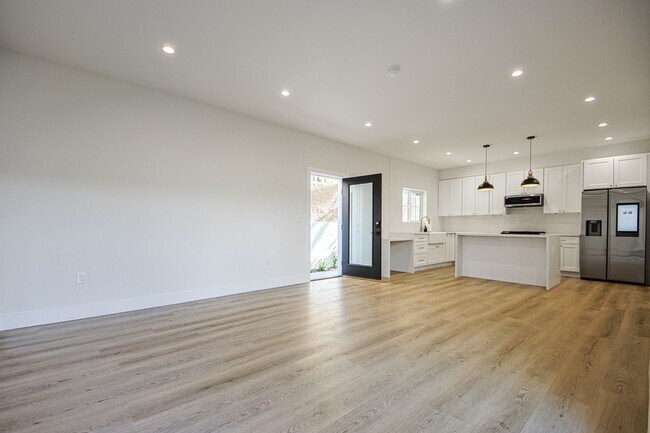 Building Photo - Luxury Living with Massive Private Yard in Downtown Burbank!