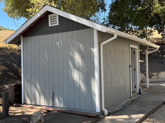 Building Photo - 2 bedroom 2 bath home