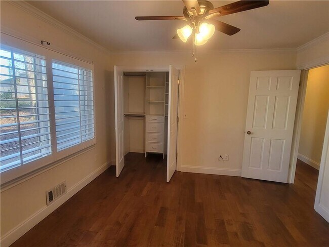 Building Photo - 3740 Clubland Dr