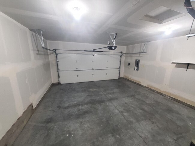 Building Photo - FOR RENT SAGECREST