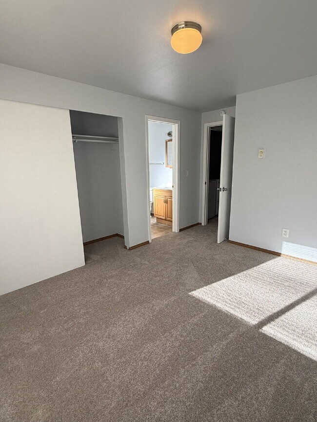 Building Photo - MOVE IN READY- Remodeled 2-bedroom Townhome!