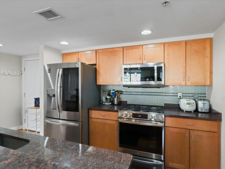 Building Photo - 1220 N Fillmore St