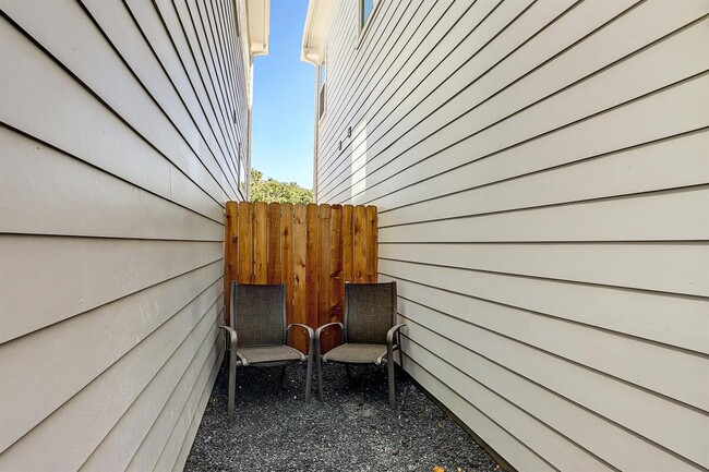 Building Photo - 9434 Kerrwood Ln