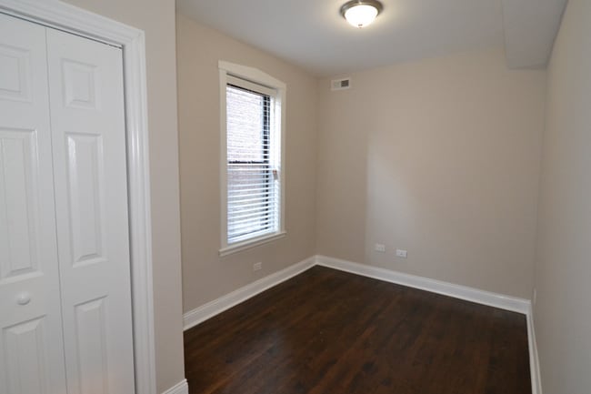 Building Photo - 2019 N Hoyne Ave
