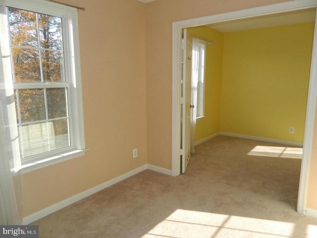 Building Photo - 609 Kensington Dr