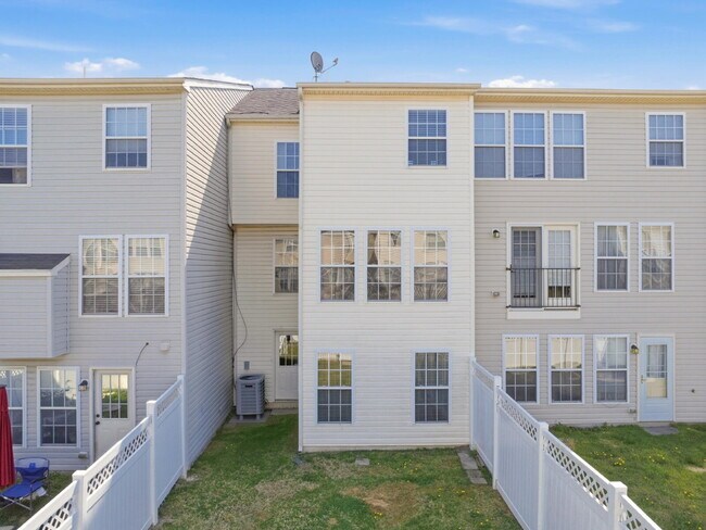 Building Photo - 1247 Mare St