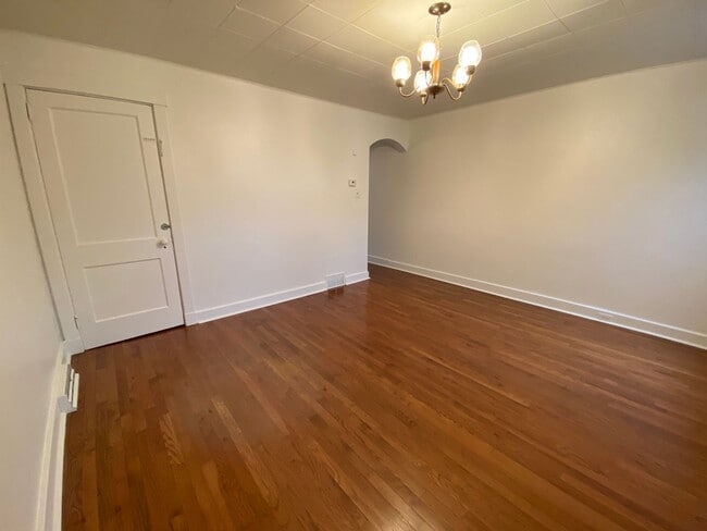 Building Photo - Available October 22, 2025, Lease will end...