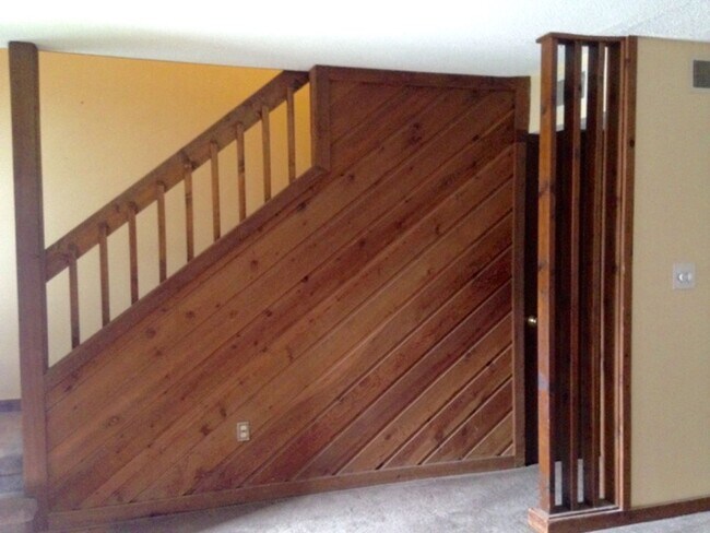 Building Photo - 322 Rock Knoll Dr