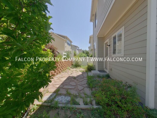 Building Photo - 2274 Saint Paul Dr