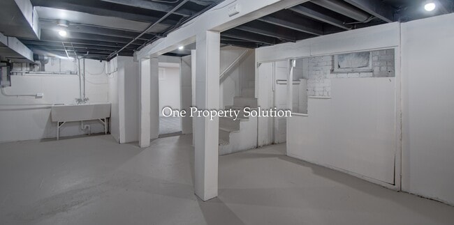 Building Photo - 456 Tyler St