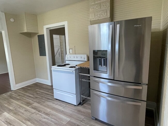 Building Photo - 422 S Orange St