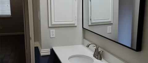Building Photo - 8307 Holmwood Dr