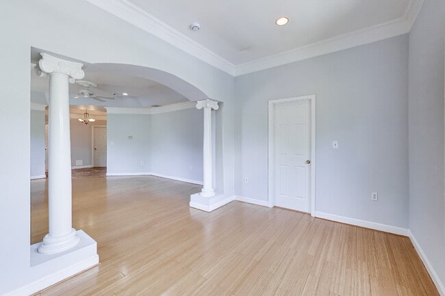 Building Photo - Spacious Deanwood Single-Family Home with Off-Street Parking