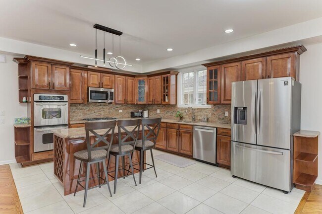 Building Photo - 4544 N Oriole Ave