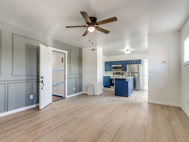 Building Photo - 814 W Hill St