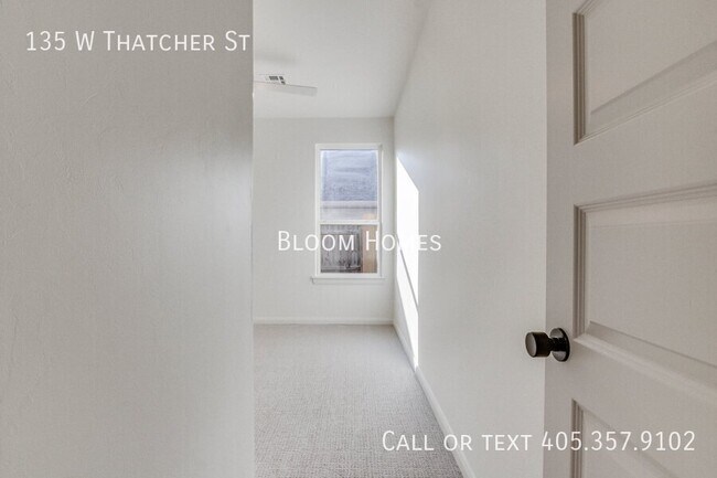 Building Photo - 135 W Thatcher St