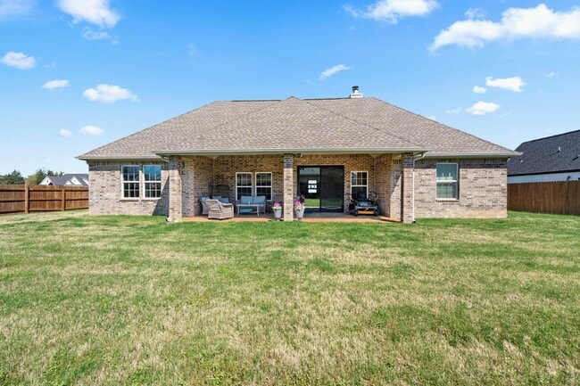 Building Photo - 1000 Stone Hill St