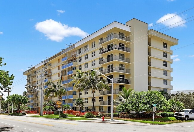 Building Photo - 1009 N Ocean Blvd