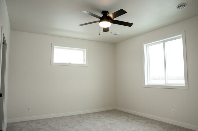 Building Photo - Modern 3 Bed / 2 Bath Twin Home — Stylish, Spacious, and No Backyard Neighbors!