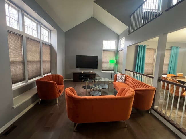 Building Photo - 1756 Bradford Ln