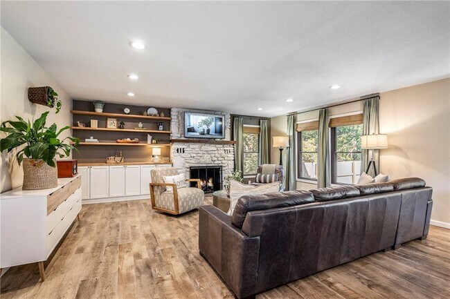 Building Photo - 1 Penzance Dr