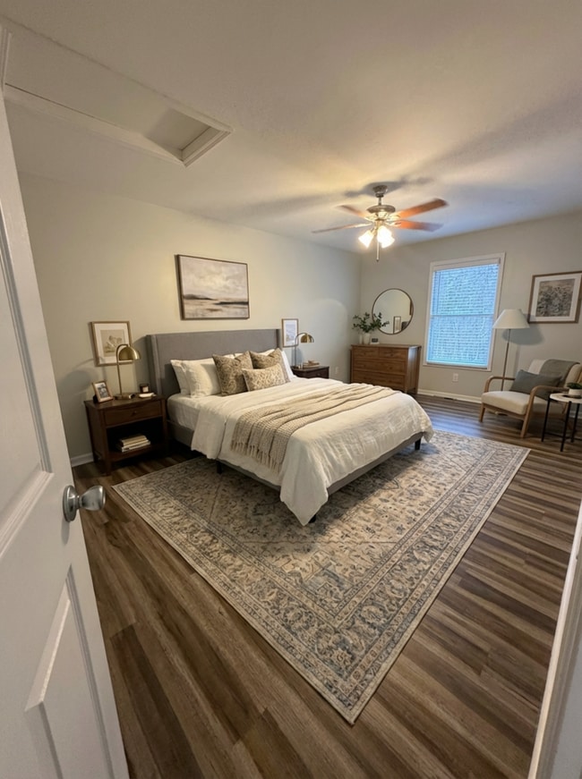 Building Photo - Townhome