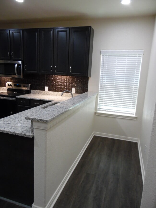 Building Photo - 301 Panther Way