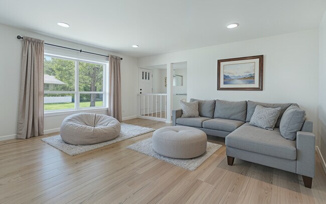 Building Photo - 1212 W Healey St