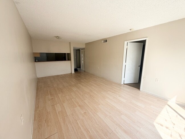 Building Photo - 960 Lake Victoria Dr