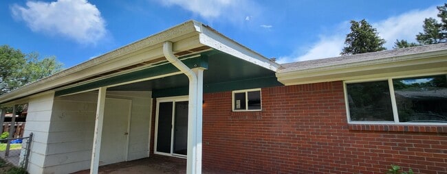 Building Photo - 2 Bedroom | 1 Bathroom Available for Rent!
