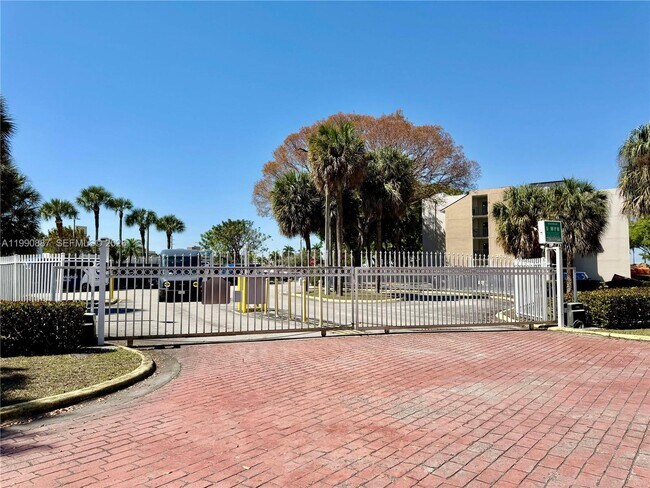 Building Photo - 3610 SW 114th Ave