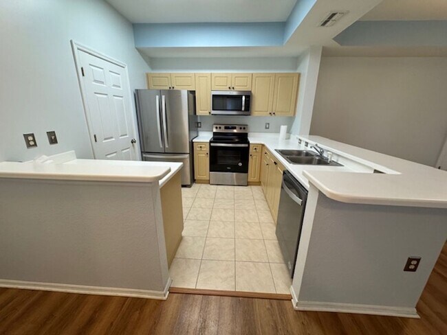 Building Photo - 2 bedroom 2 bathroom Condo In Enclave at C...