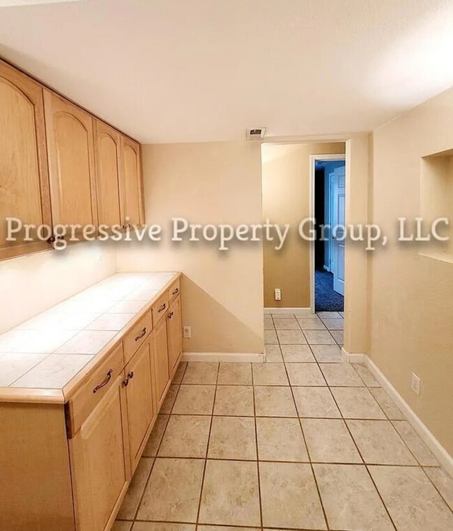 Building Photo - Beautiful 4-Bedroom Gem in the Heart of Br...