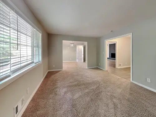 Building Photo - 2815 Rainbow Forest Dr