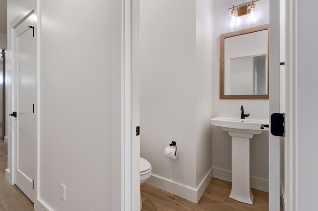 Building Photo - 4646 S Selatir Way