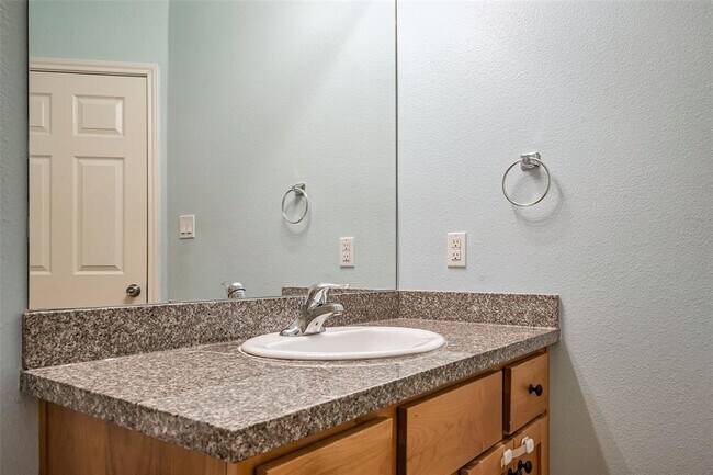 Building Photo - 5906 Yaupon Ridge Dr