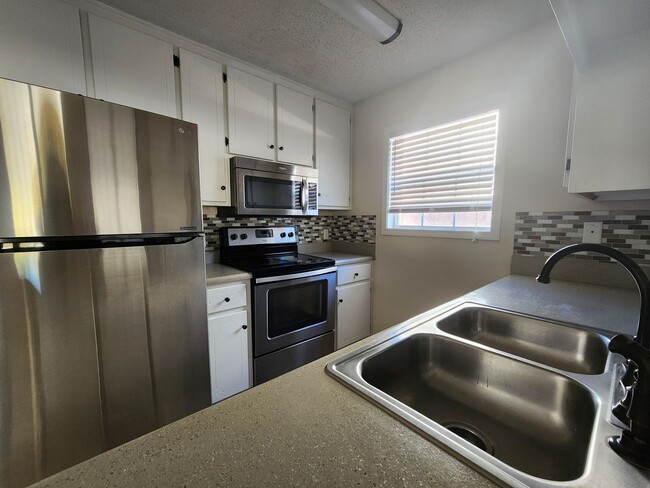 Building Photo - Dunwoody Subdivision