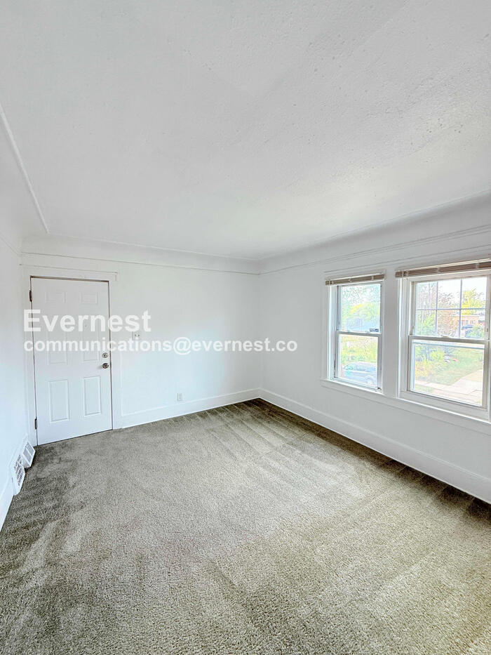 Building Photo - 15812 Kentucky St