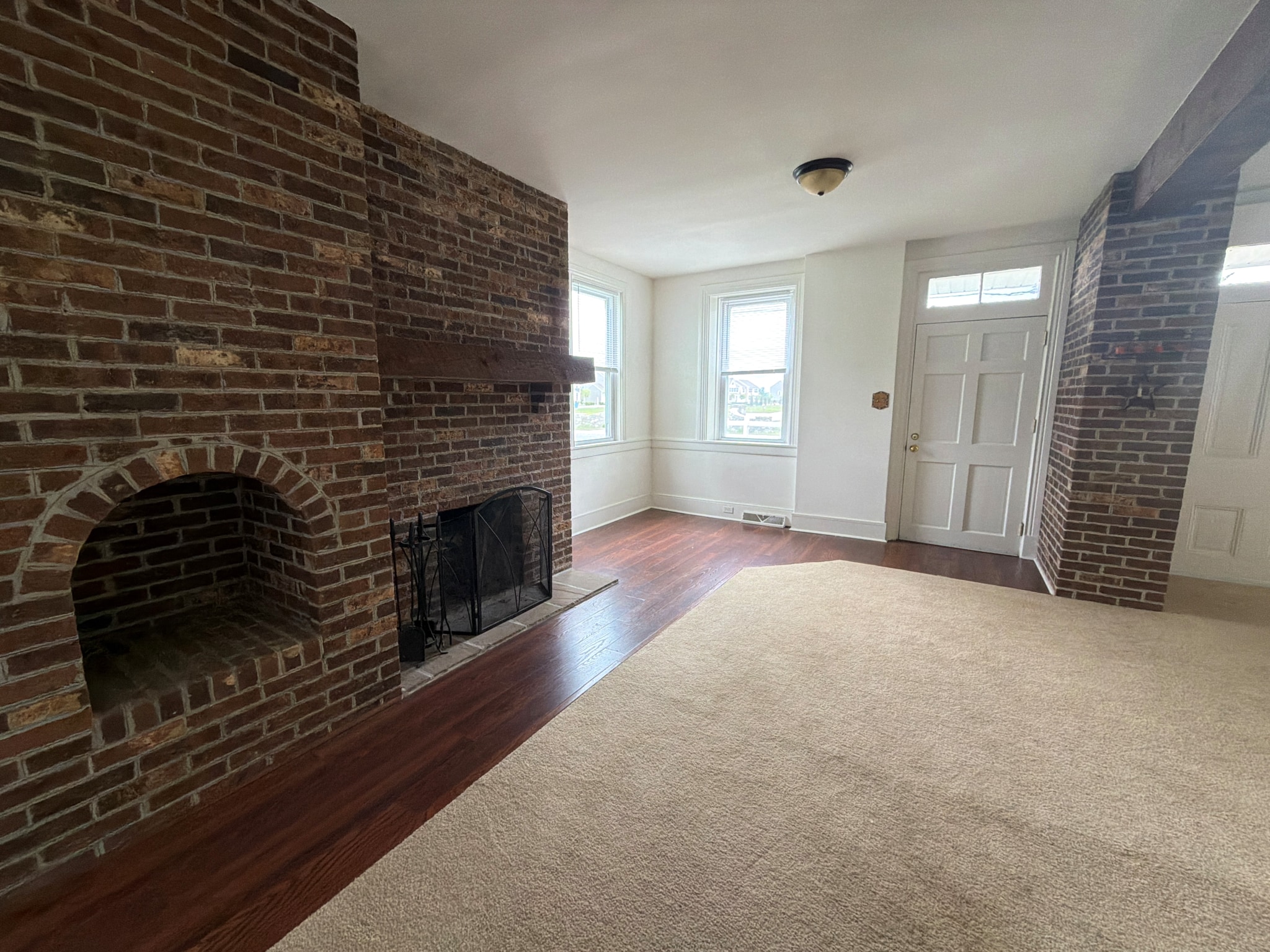 Main Living Room (16' x 10' Left Side) - 1334 S York St