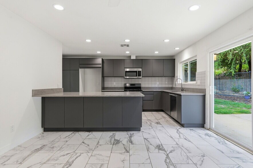 Building Photo - 30845 Catarina Dr