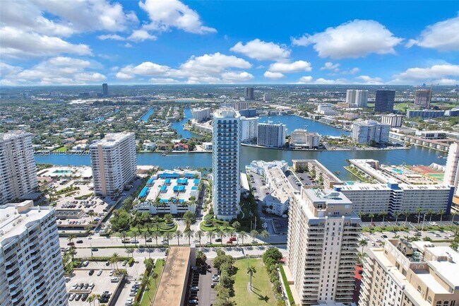 Building Photo - 1945 S Ocean Dr